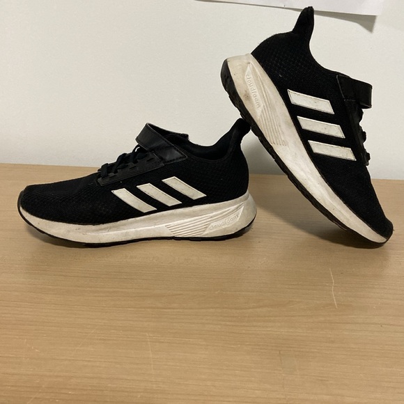 Boys adidas shoes - Picture 4 of 6